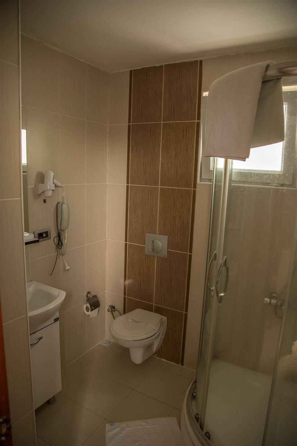 Grand Merin Airport Hotel Istanbul Bagian luar foto